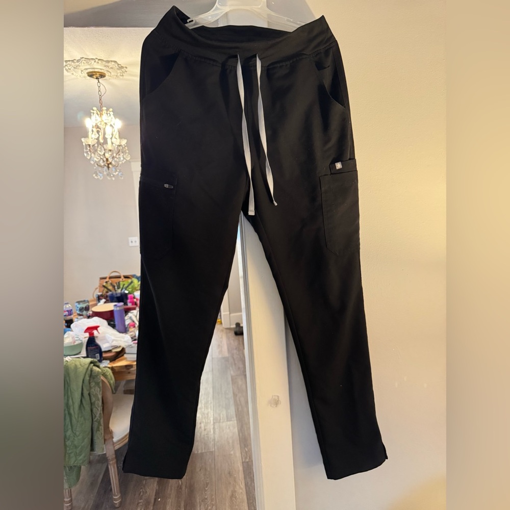 Women’s gigs scrubs  Black yola highwaisted scrub Pants